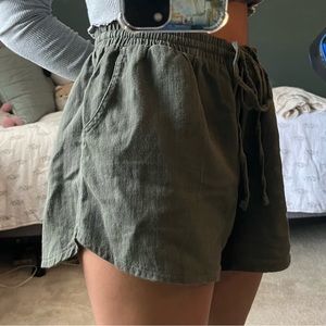 Universal thread green adjustable shorts